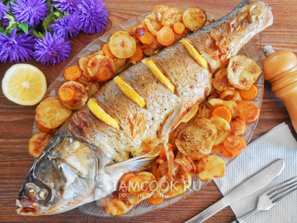 Толстолобик целиком в фольге в духовке, рецепт с фото