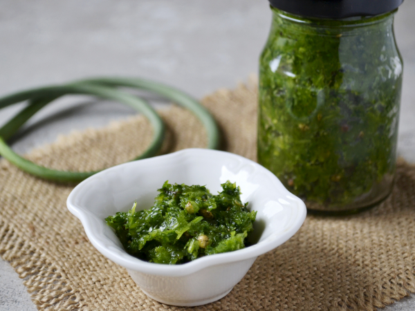 Аджика из чесночных стрелок, рецепт с фото
