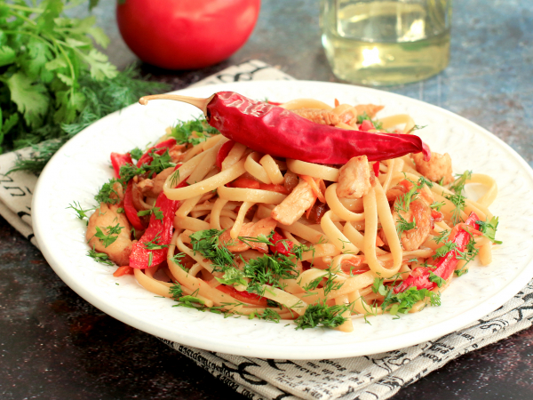 Лапша с курицей и овощами, рецепт с фото