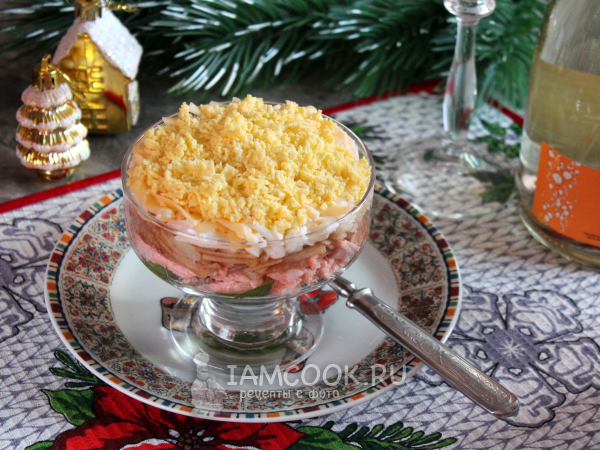 Салат с красной рыбой и яблоками, рецепт с фото