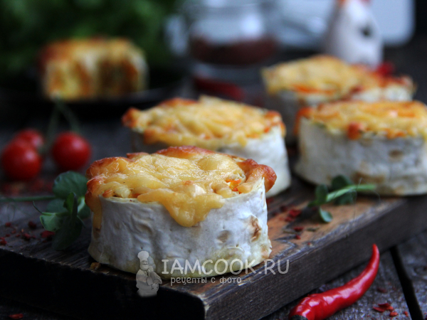 Рулет из лаваша с курицей в духовке, рецепт с фото