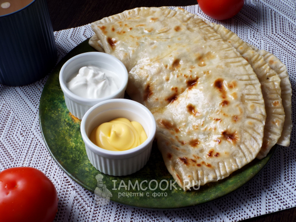Кутабы с сыром и помидорами, рецепт с фото