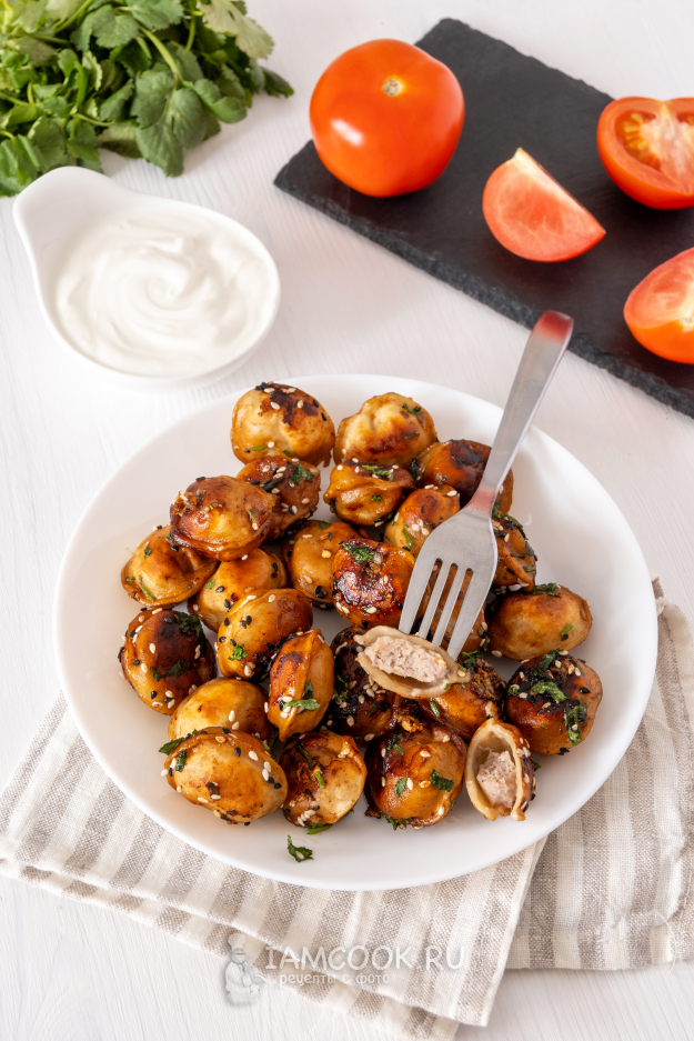 Жареные пельмешки на сковороде