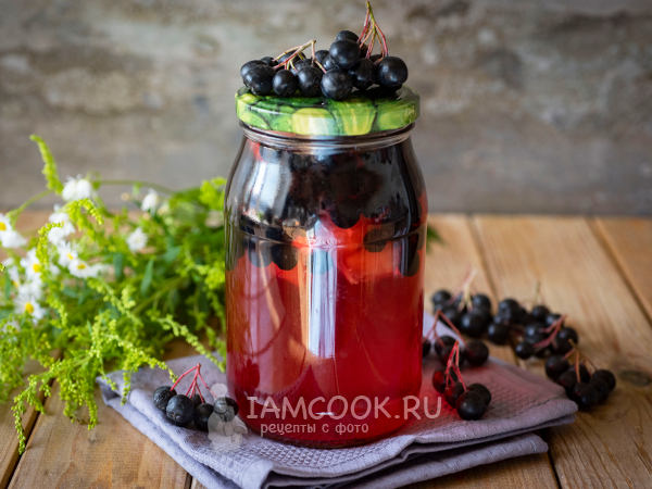 Компот из черноплодной рябины с лимоном, рецепт с фото