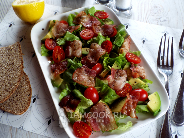 Салат с авокадо и беконом, рецепт с фото