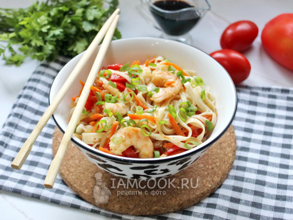 Лапша удон с креветками и овощами, рецепт с фото