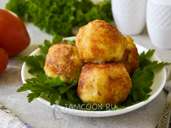 Картофельные шарики из пюре в панировке с сыром, рецепт с фото