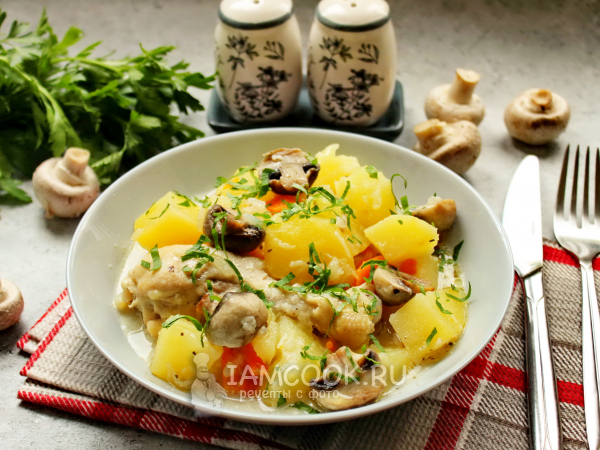 Картошка с грибами и курицей в сметане, рецепт с фото