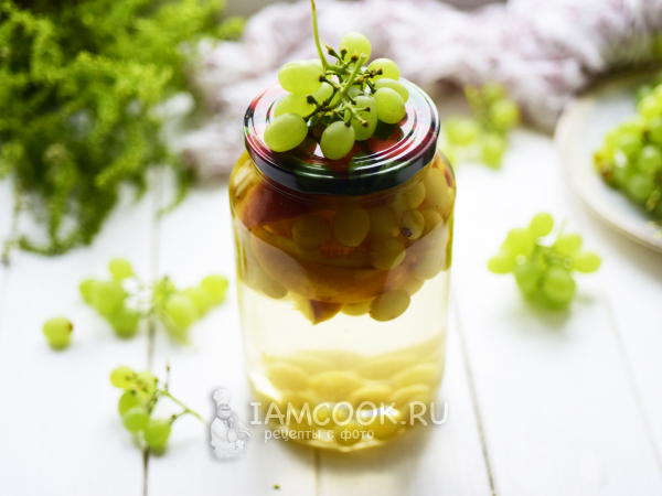 Компот из нектаринов и винограда на зиму, рецепт с фото