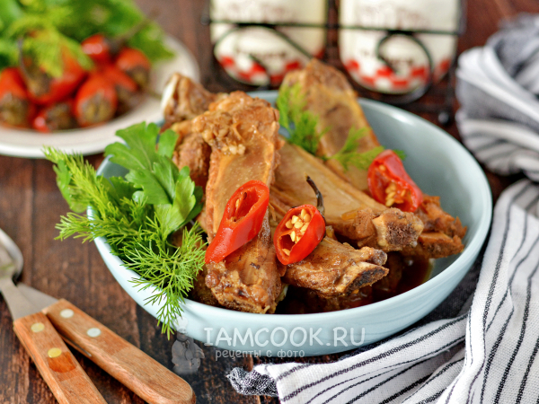 Тушёные свиные ребрышки в кастрюле, рецепт с фото