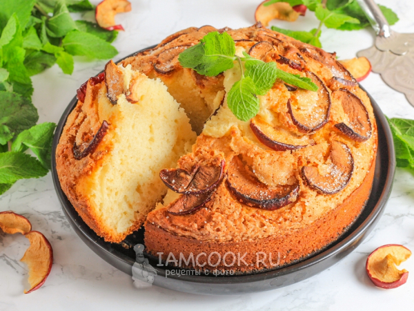 Пирог с сушеными яблоками, рецепт с фото