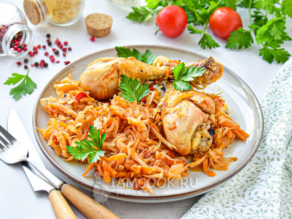 Тушеная капуста с курицей в духовке, рецепт с фото