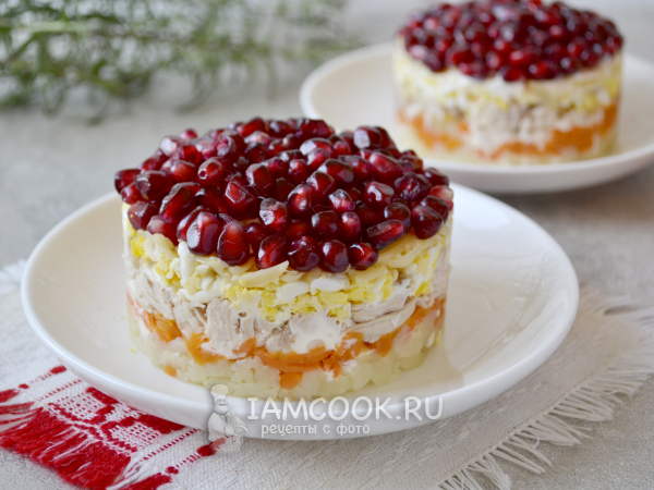 Салат «Красная шапочка» с гранатом и грецким орехом, рецепт с фото