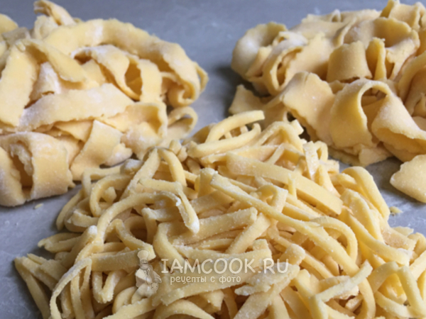 Яичная лапша с морковным соком (домашняя), рецепт с фото