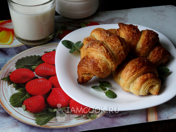 Круассаны с яблоком, рецепт с фото