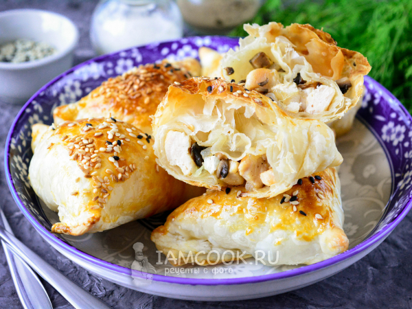 Самса с курицей и грибами, рецепт с фото