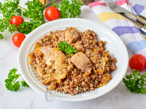 Гречка с курицей с подливкой на сковороде, рецепт с фото