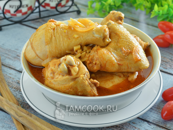 Курица кусочками с подливкой на сковороде, рецепт с фото