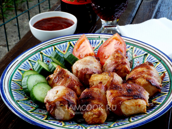 Куриный шашлык в беконе, рецепт с фото