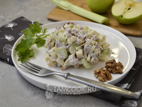Салат «Императрица» с яблоком и сельдереем, рецепт с фото