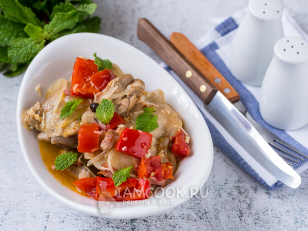 Куриные бедра с овощами на сковороде, рецепт с фото