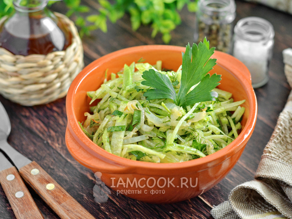 Салат из зеленой редьки с жареным луком, рецепт с фото