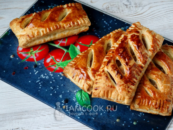 Слойки с луком, рецепт с фото