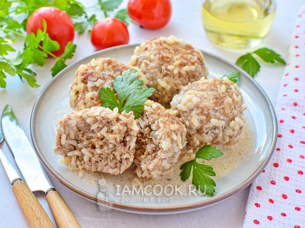 Ёжики из индейки с рисом на сковороде, рецепт с фото