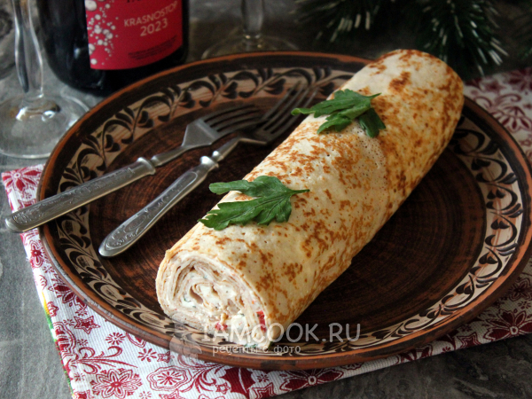 Блинный рулет с несладкой начинкой, рецепт с фото