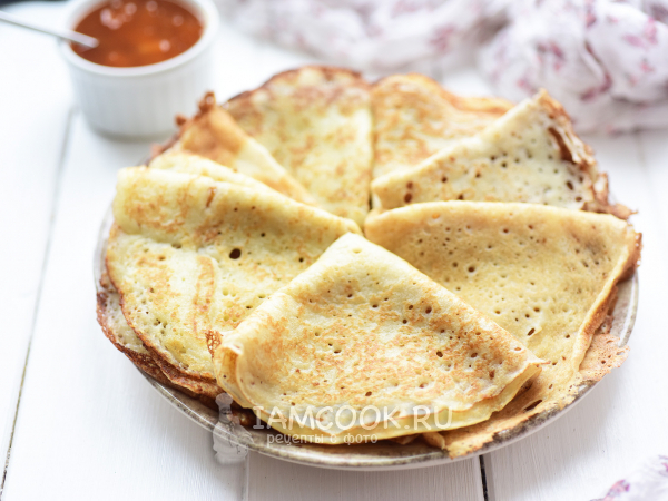 Тонкие дрожжевые блины на кефире (с дырочками), рецепт с фото