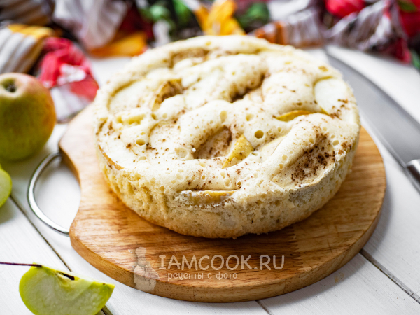 Пышная шарлотка с яблоками в мультиварке, рецепт с фото