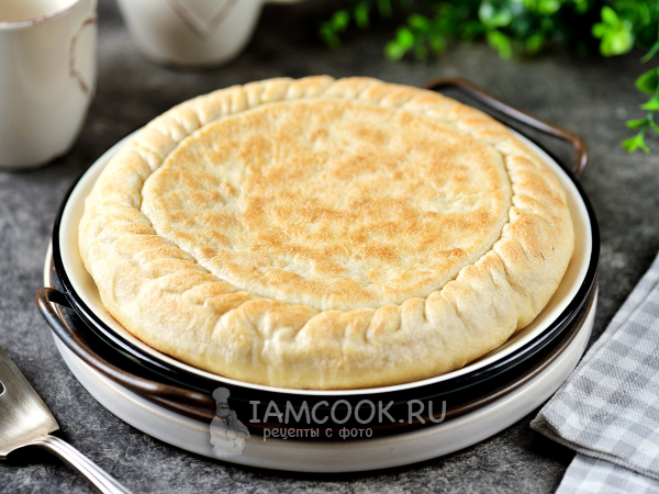 Пирог с капустой из дрожжевого теста на сковороде, рецепт с фото