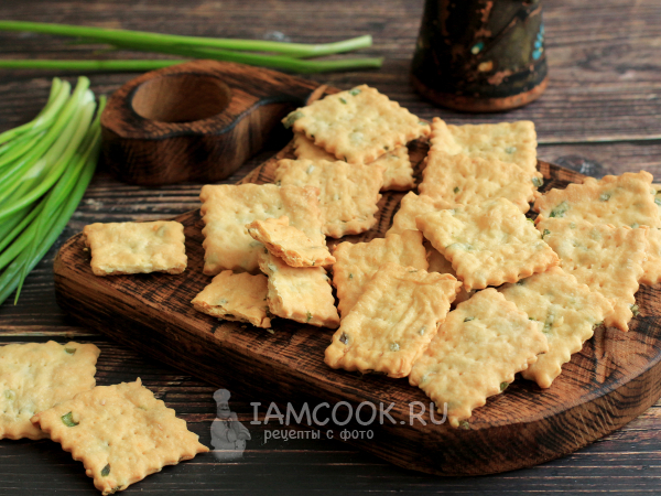 Крекер с луком (зеленым), рецепт с фото