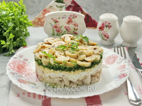 Салат «Мужской каприз» с курицей и грибами, рецепт с фото