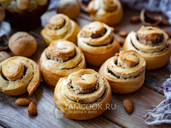 Булочки с орехами и корицей, рецепт с фото