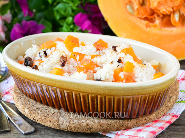 Тыква с рисом и изюмом в духовке, рецепт с фото