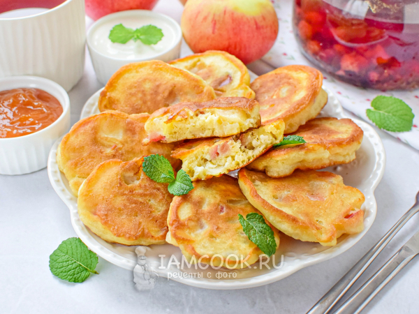 Оладьи с яблоками на сыворотке, рецепт с фото