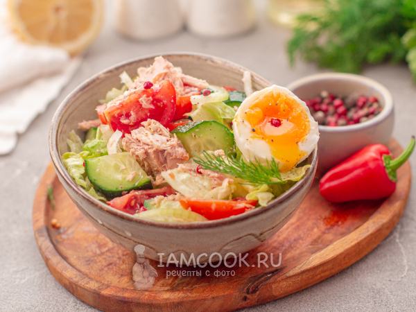 Салат с тунцом и айсбергом (с яйцом), рецепт с фото