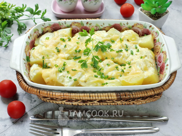 Картошка в чесночном соусе в духовке, рецепт с фото