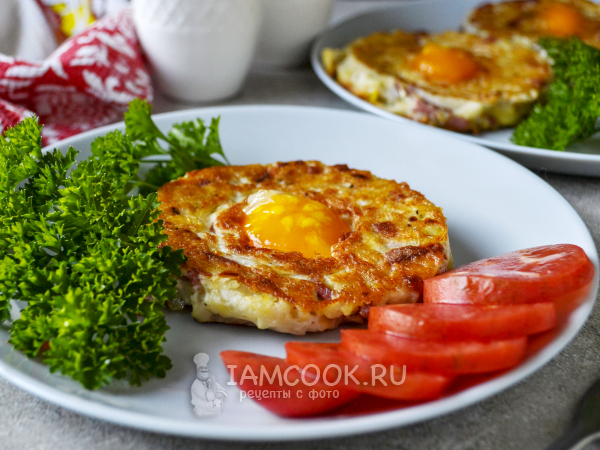 Картофельные гнезда с яйцом на сковороде, рецепт с фото