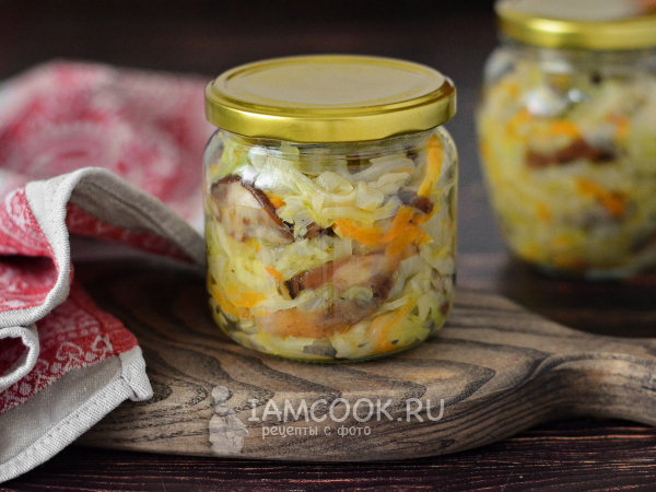 Солянка с маслятами и капустой на зиму, рецепт с фото