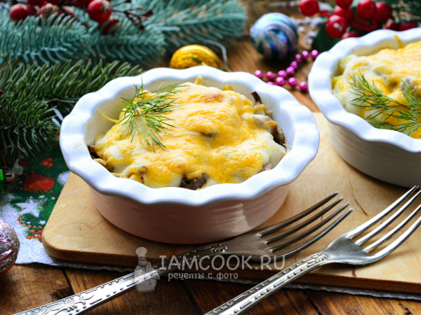 Жульен с картошкой, курицей и грибами, рецепт с фото