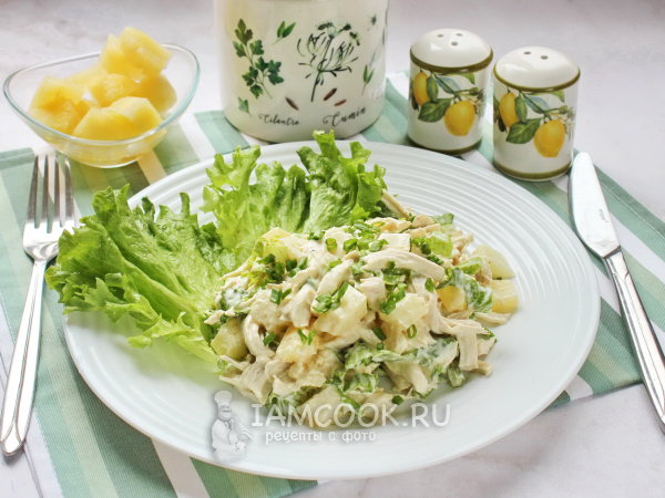 Салат с курицей, карри и ананасом, рецепт с фото
