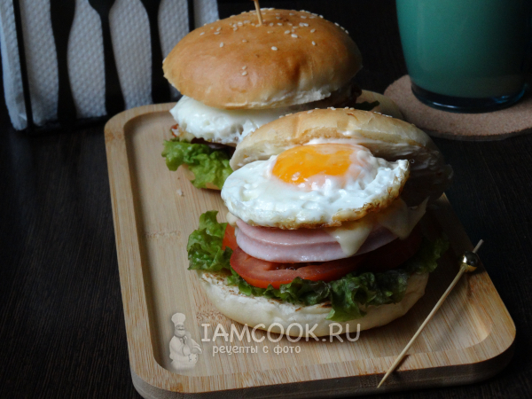 Бургер с колбасой, рецепт с фото