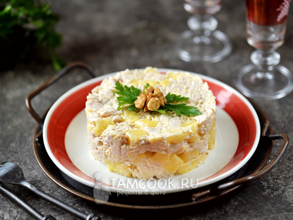 Салат «Ананас» с курицей и сыром, рецепт с фото