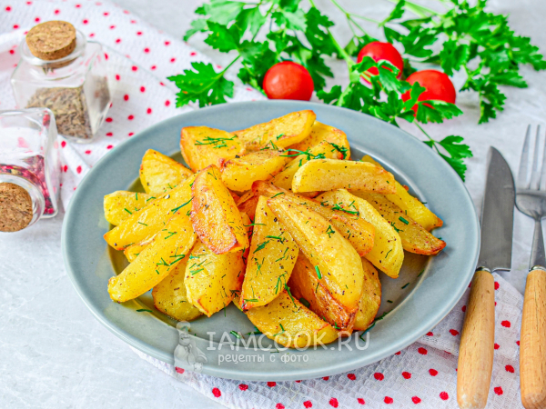 Картофель по-деревенски без кожуры на сковороде, рецепт с фото