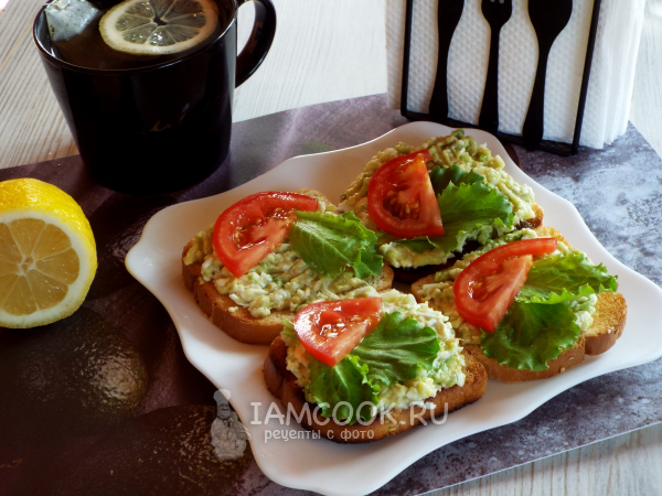 Тосты с авокадо и творожным сыром, рецепт с фото