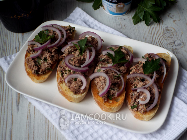 Брускетта с тунцом и творожным сыром, рецепт с фото