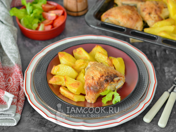 Куриные бедра с картошкой на противне, рецепт с фото