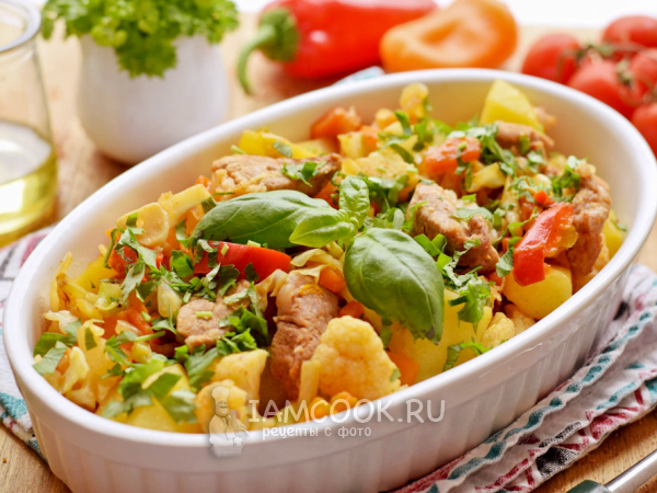 Свиная вырезка с овощами в духовке, рецепт с фото